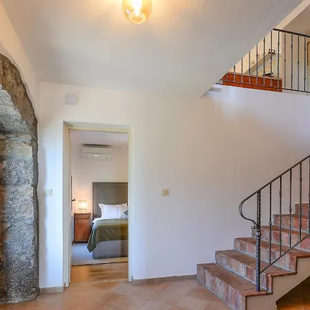 2 Bedroom Cozy In * Ičići