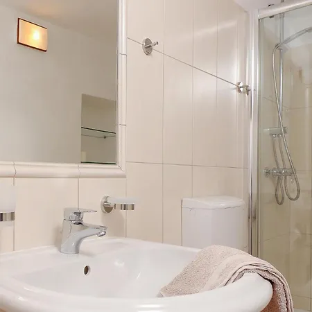 2 Bedroom Cozy In *